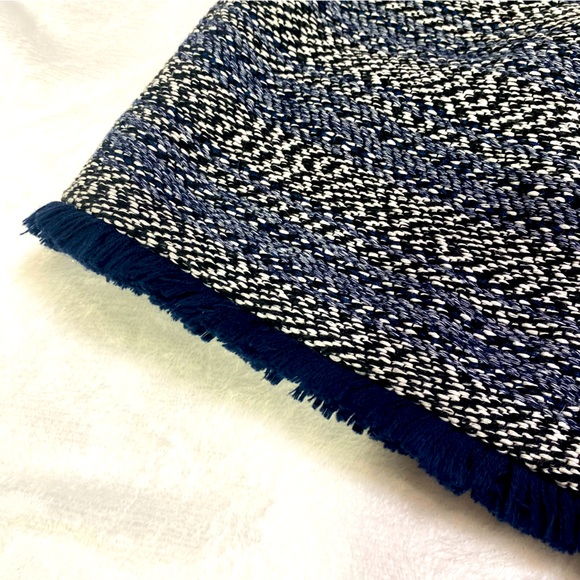 J. Crew Beautiful Blue White Fringe Pencil Skirt Boucle Tweed EUC Lined Size 6 - Picture 2 of 8
